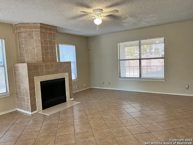 3 bed, 2.5 bath, 1698 sqft, $1,650 — Photo 4