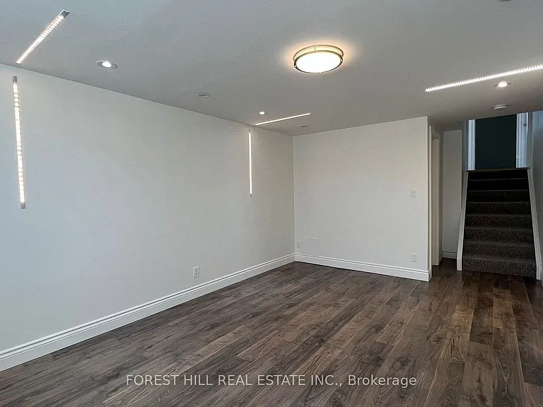 18 Boulding Dr #LOWER — Photo 11