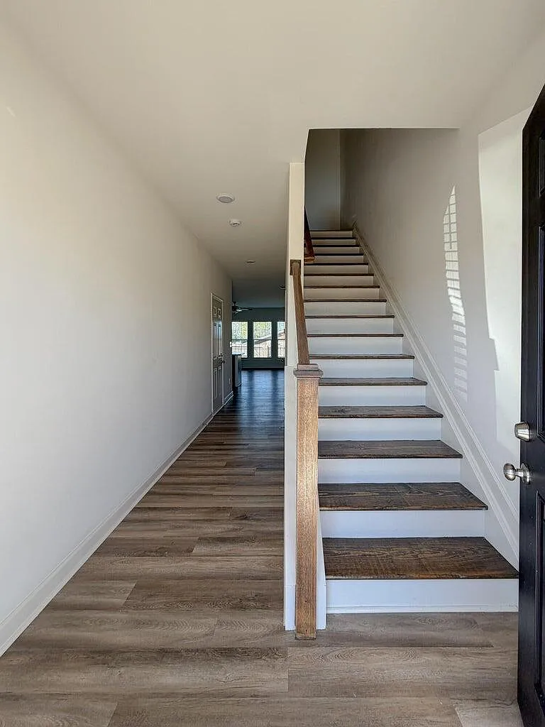 3 bed, 2.5 bath, 1593 sqft, $1,995 — Photo 3