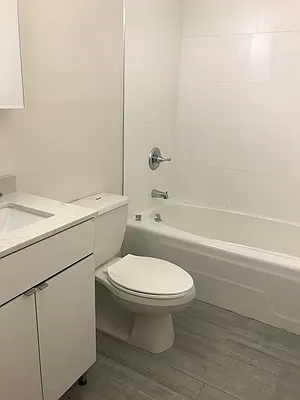 Rented by Avenues Real Estate | media 11