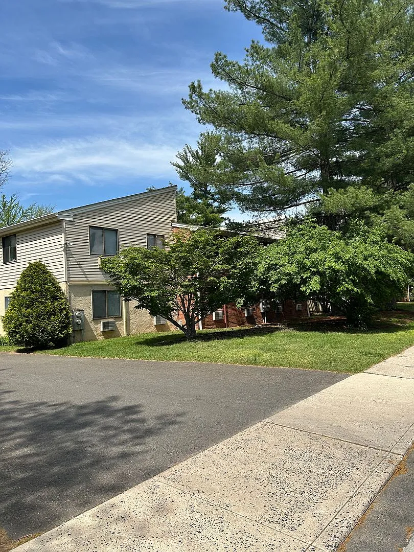 Valley Brook Apartments — Photo 1