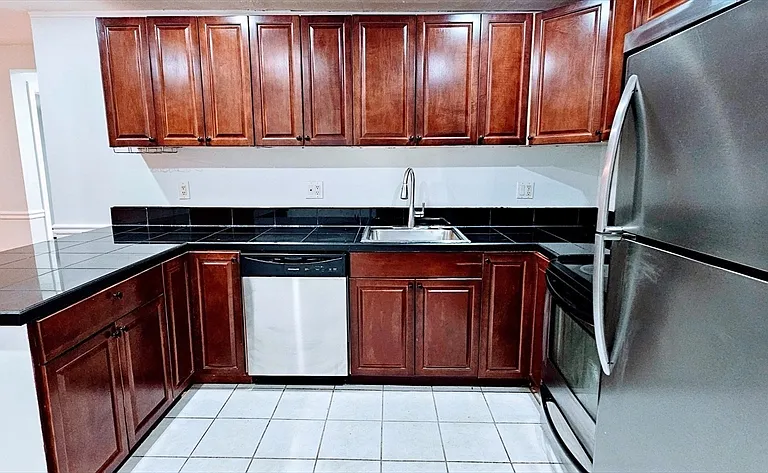7 Oakcrest Rd #6 — Photo 2