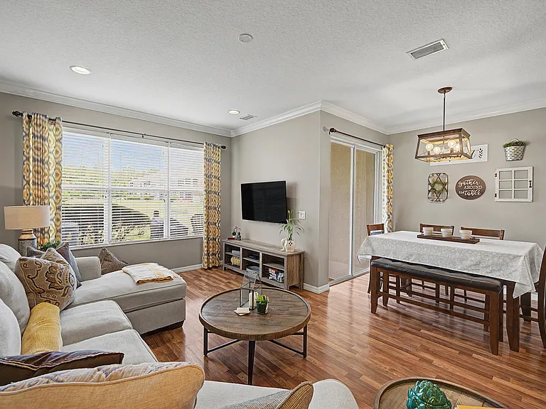 2145 Park Crescent Dr — Photo 4