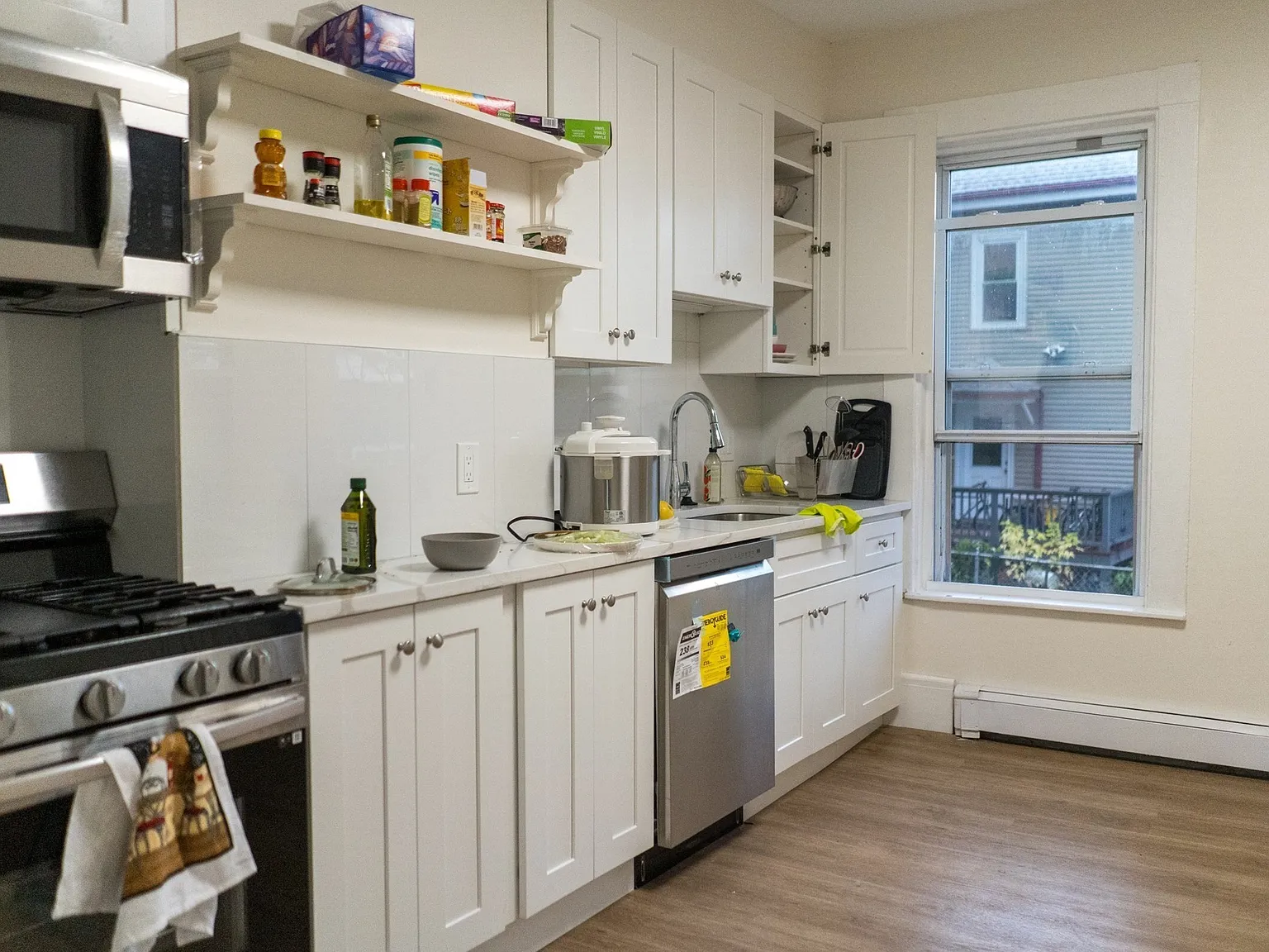 7 bed, 2200 sqft, $1,200 — Photo 2
