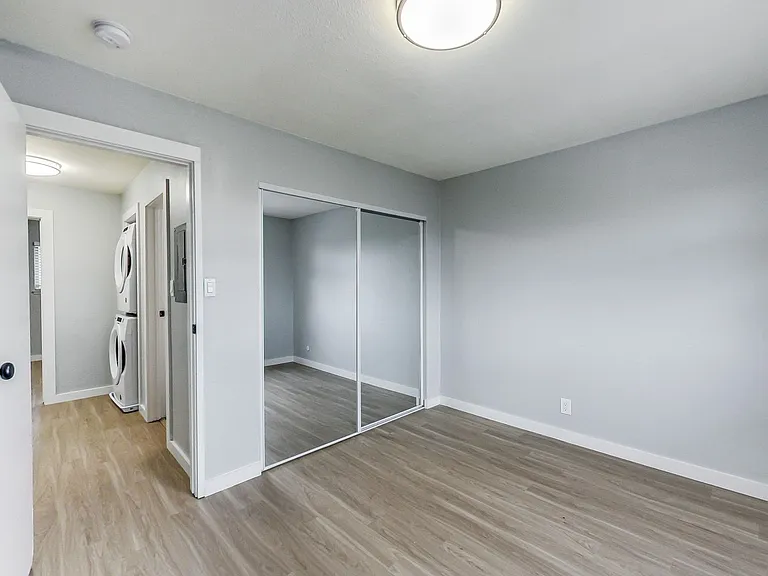 281 MACARTHUR Blvd — Photo 10