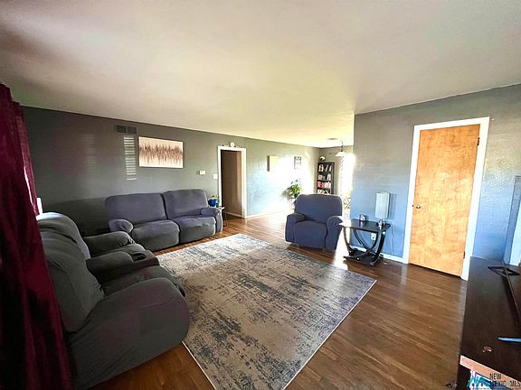 2nd image of 703 E Yeso Dr