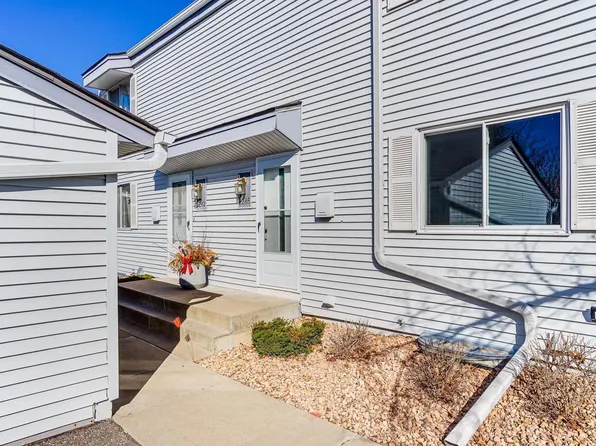 2285 Pond Ave E, Maplewood, MN 55119