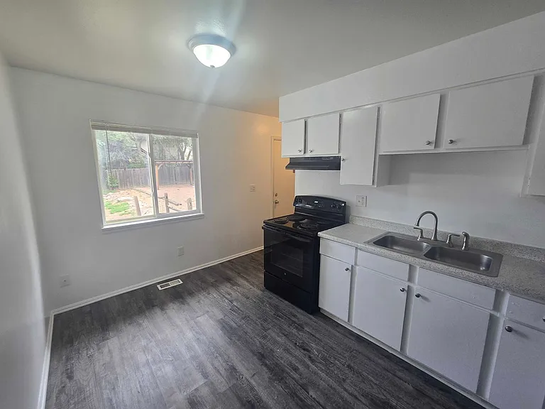325 S Murray Blvd — Photo 2