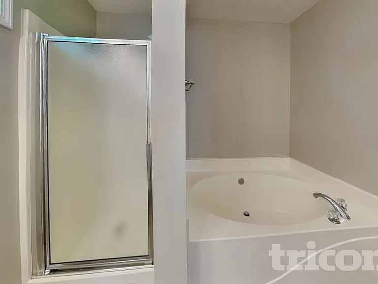 212 Dorchester Dr — Photo 10