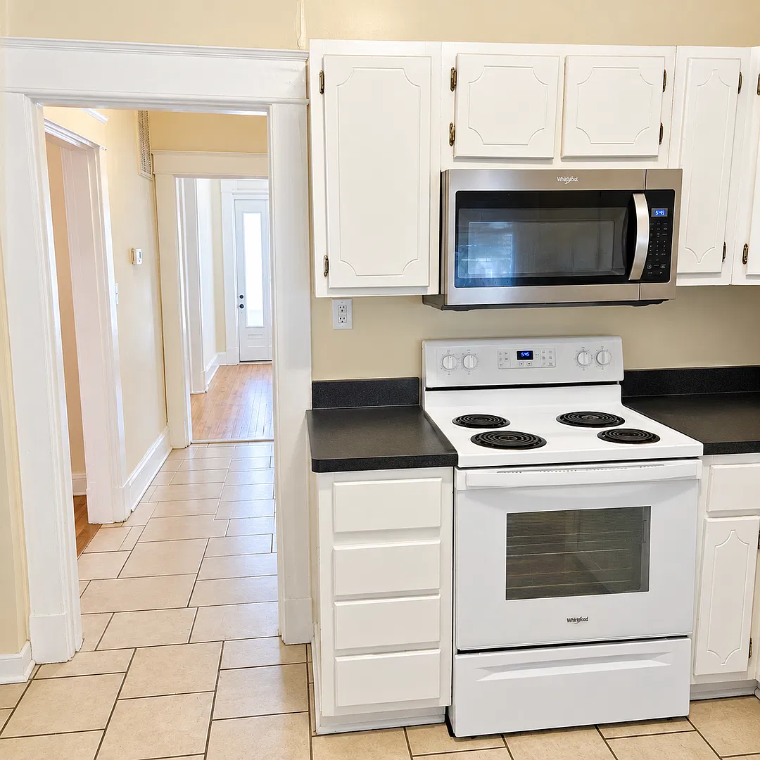 Spacious 4 Bedroom 2 1/2 Bath on 35th St. Church Hill On a Corner Lot — Photo 4