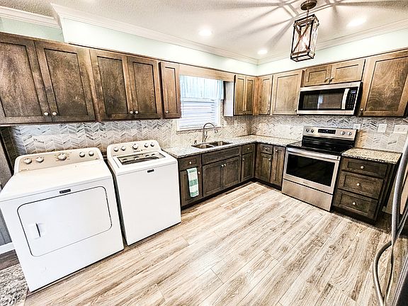 4th image of 1313 Robinwood Dr