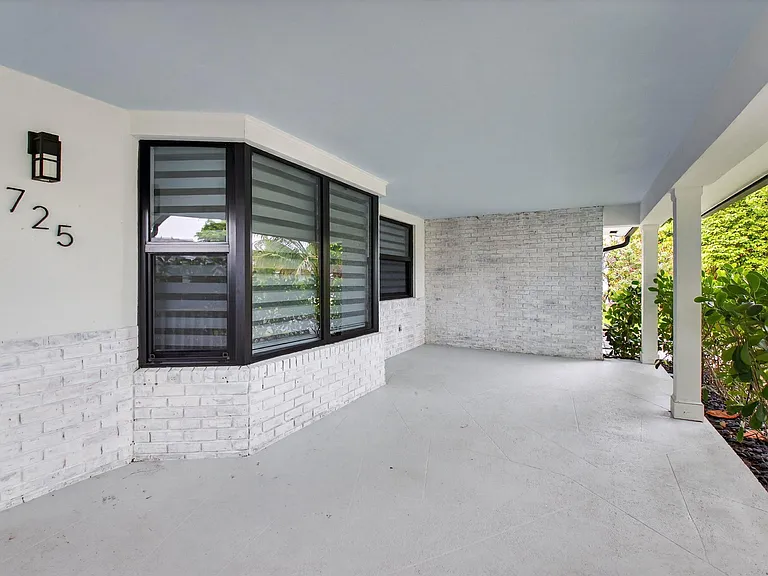 725 Heron Dr — Photo 5