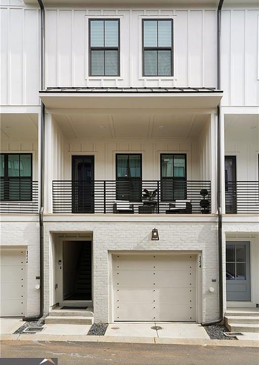 1st image of 152 Chestnut Cir