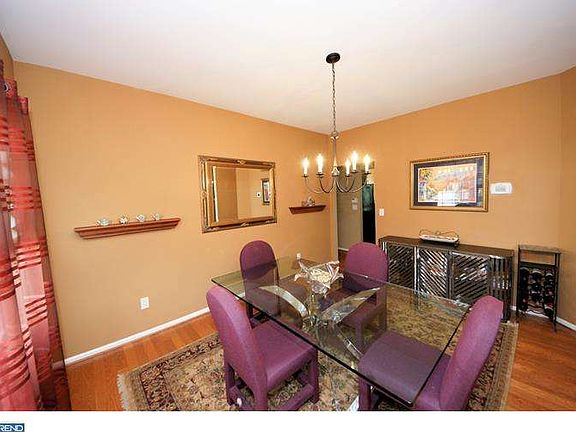 5th image of 89 Saratoga Dr