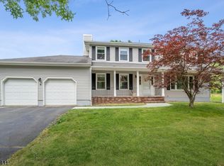 9 Talia Rd, Kendall Park, NJ 08824