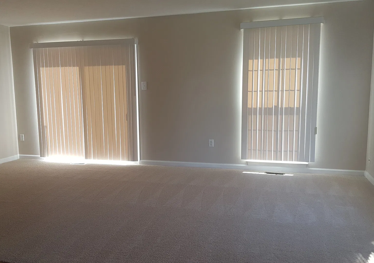 Stunning 3 Bedroom, 2.5 Bathroom End-of-Group Townhome in Abingdon! — Photo 4