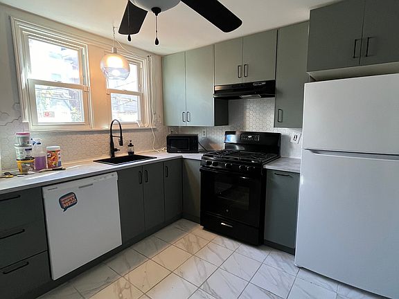 4th image of 2447 S Camac St