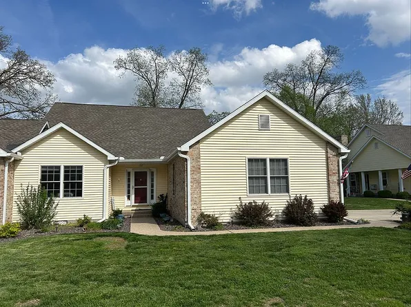 357 Beyers Lake Est, Pana, IL 62557