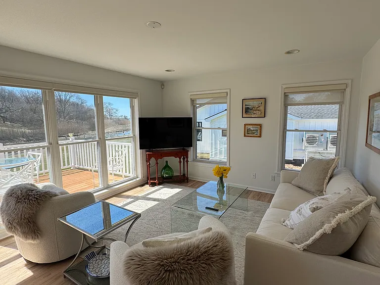 18 Landing Ln — Photo 8