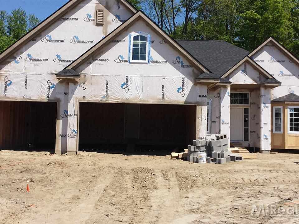1st image of 1765 Oak Forest Dr E