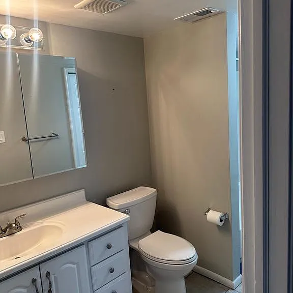 612 Yorkshire Ct — Photo 9