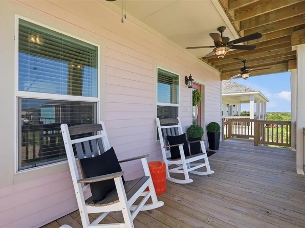 124 Jewel Dr, Crystal Beach, TX 77650