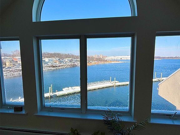 4th image of 224 Outlook Ave #2