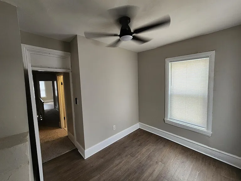 302 N Lombard St — Photo 17