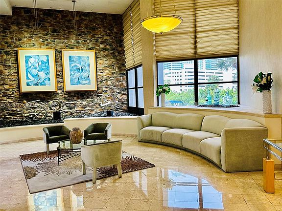 5th image of 600 Parkview Dr APT 316