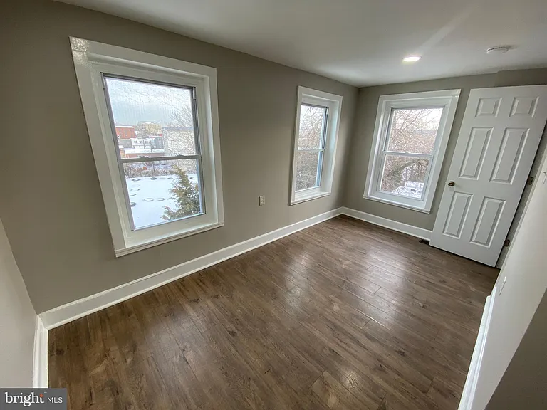 220 Pearl St — Photo 21