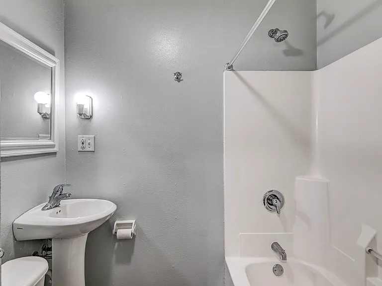616 Davis Ave — Photo 6