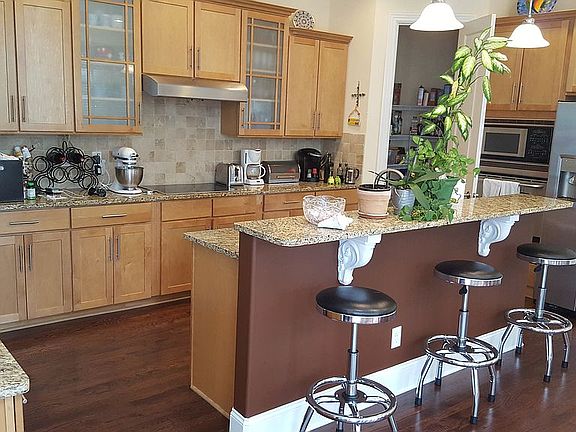 5th image of 529 Summit Oaks Ct