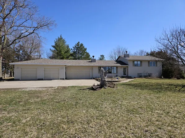3810 33rd St S #S, Muscatine, IA 52761