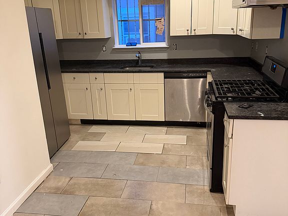 5th image of 590 Delafield Ave #1