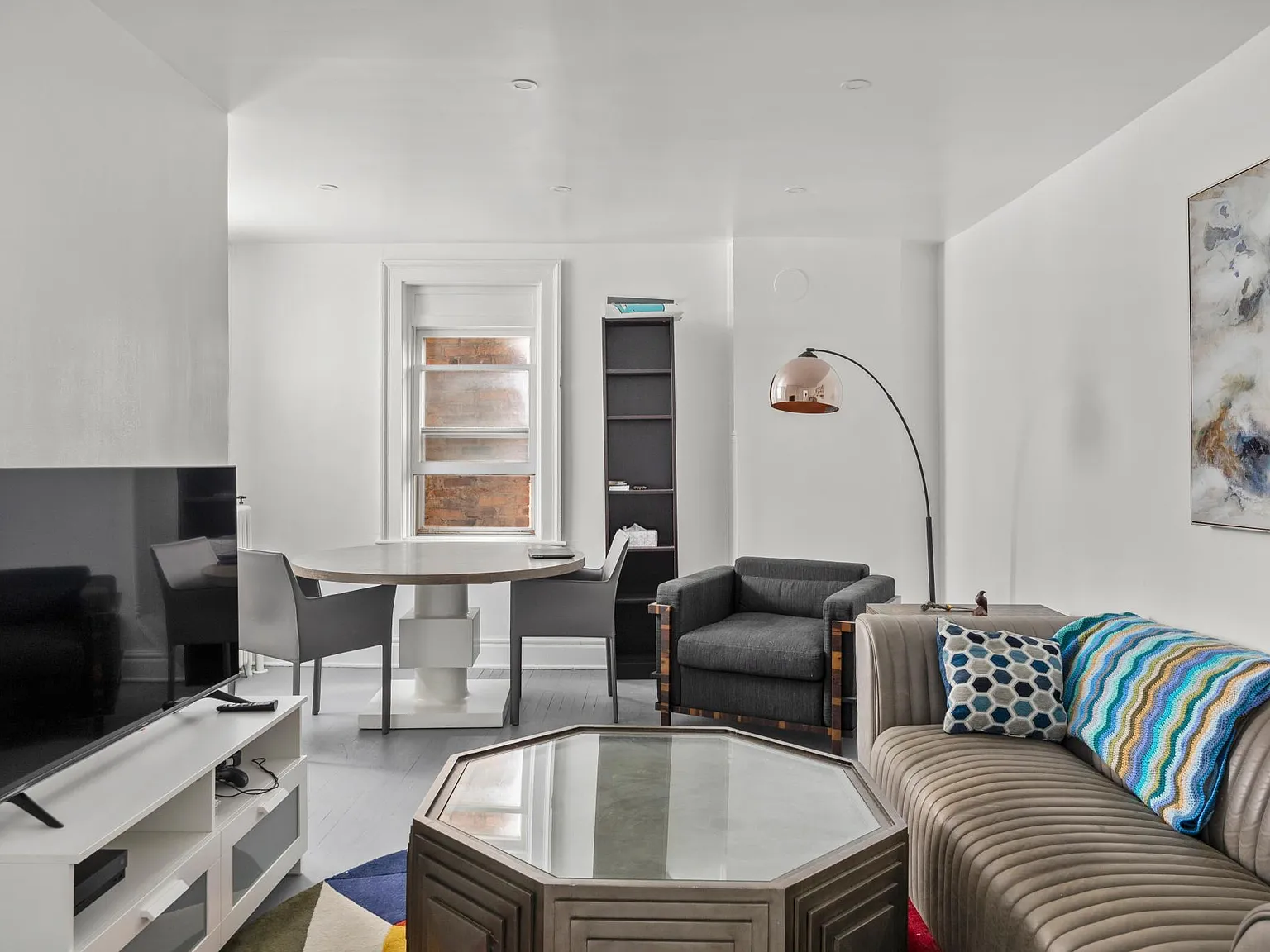 1 bed, 685 sqft, $1,950 — Photo 4
