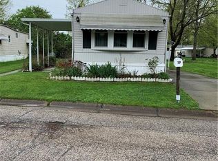19 Greenhaven Dr #19, Olmsted Falls, OH 44138