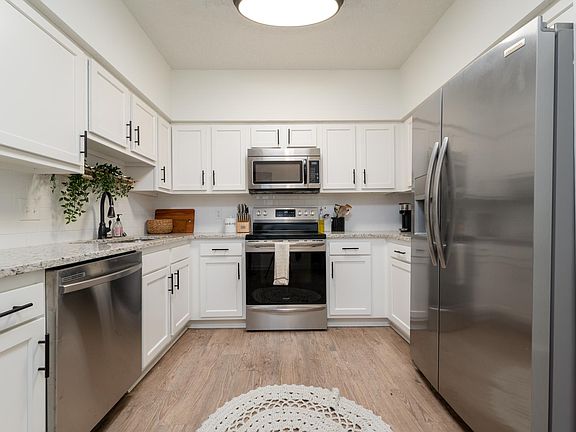5th image of 1101 Wood Hill Pl