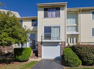 1950 Loomes Ave, Downers Grove, IL 60516