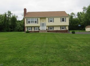 2 Columbine Rd, Whitehouse Station, NJ 08889