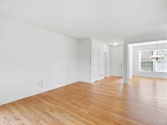 5th image of 14874 S Summit St
