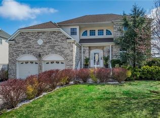 2 Mission Dr, Monroe Township, NJ 08831