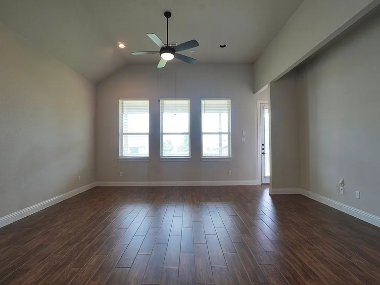 6650 Verona Pl — Photo 5