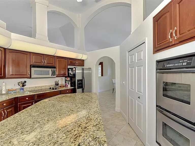 900 Park Place Dr — Photo 29