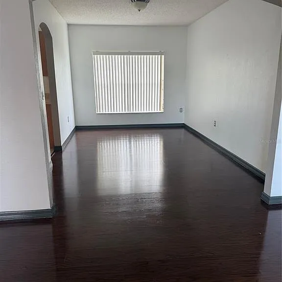 567 Hummingbird Ct — Photo 2