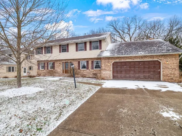 498 Ashford Ln, Valparaiso, IN 46385