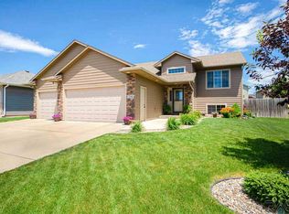 216 S Red Willow Ave, Sioux Falls, SD 57110