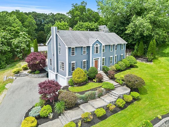 2nd image of 8 Woods Hill Cir