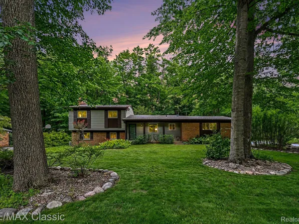 29931 Woodbrook St, Farmington Hills, MI 48334