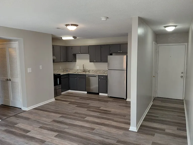Maple Ridge Apartments — Photo 10