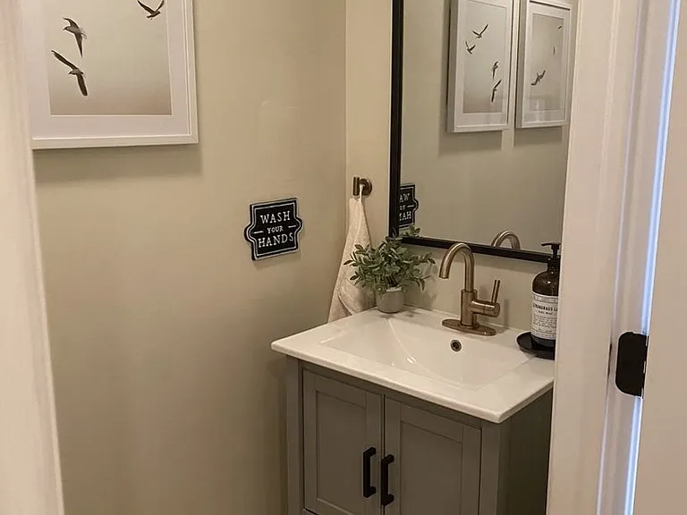 768 Hampton Cir — Photo 7